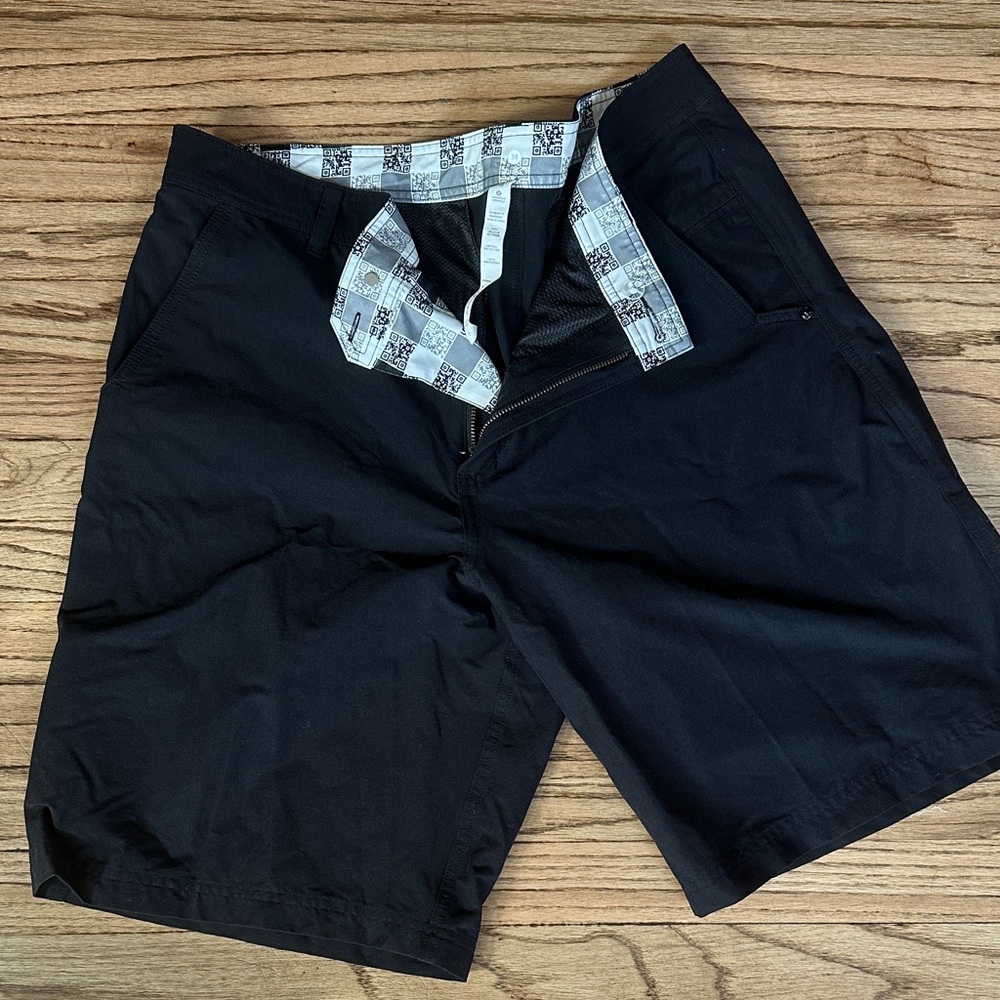 lululemon athletica Men's Black athleisure Shorts size 38